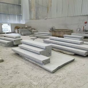 鹤壁 整石台阶（大面火烧+侧面自然面），出货前厂内拼装