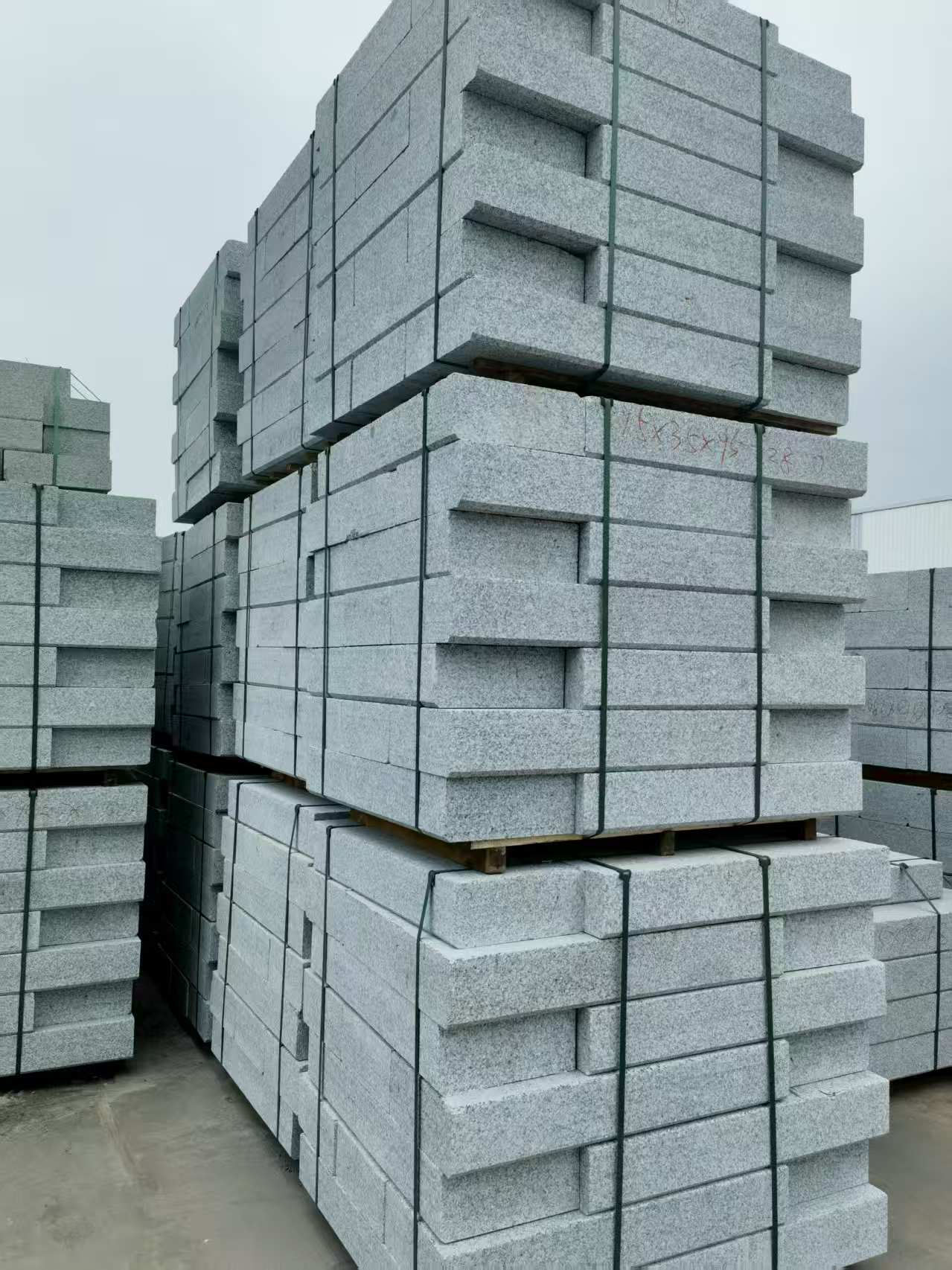 鹤壁 路沿石，板板正正的路沿石