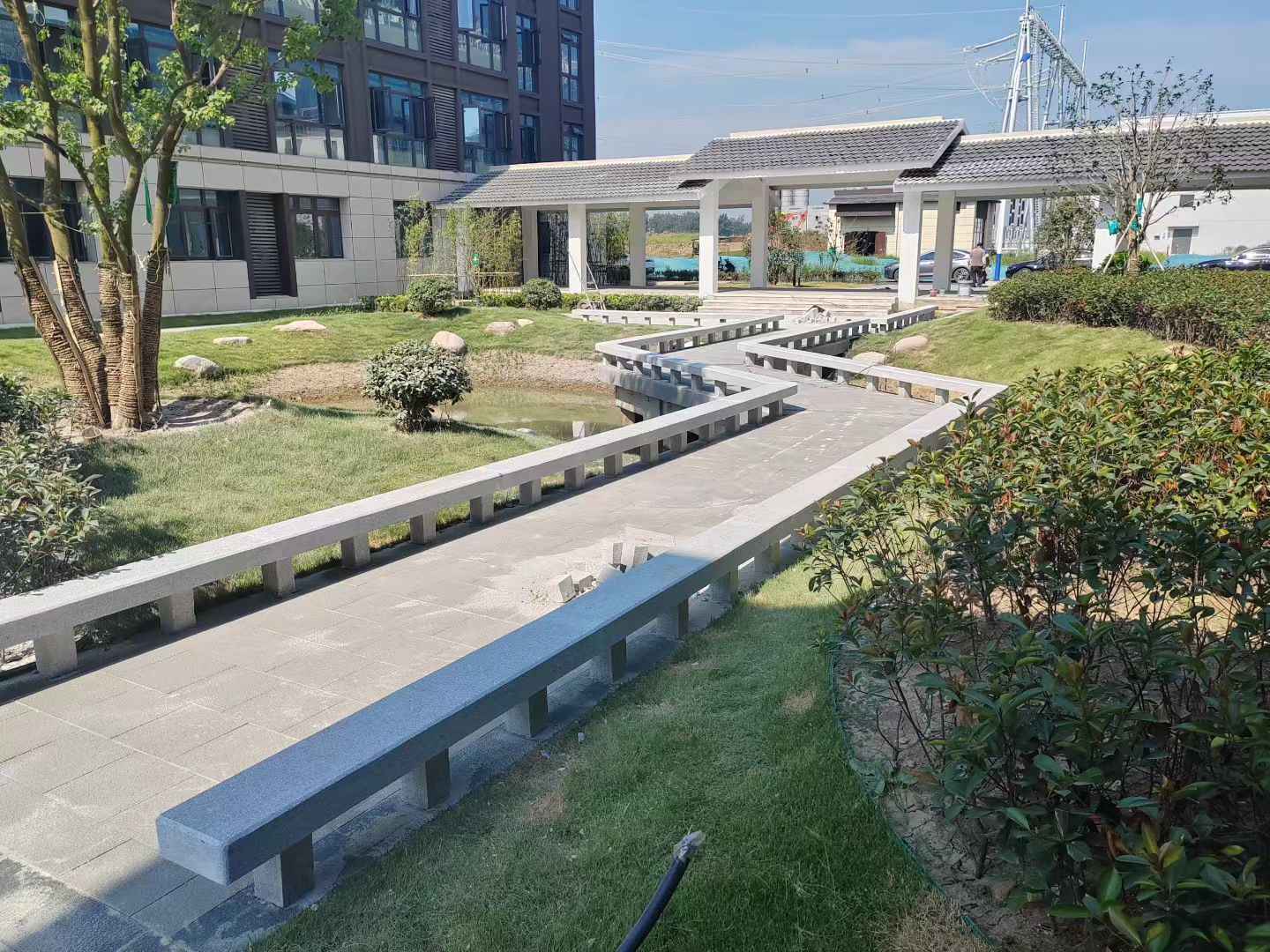 鹤壁 芝麻灰小区坐凳&栏杆安装效果