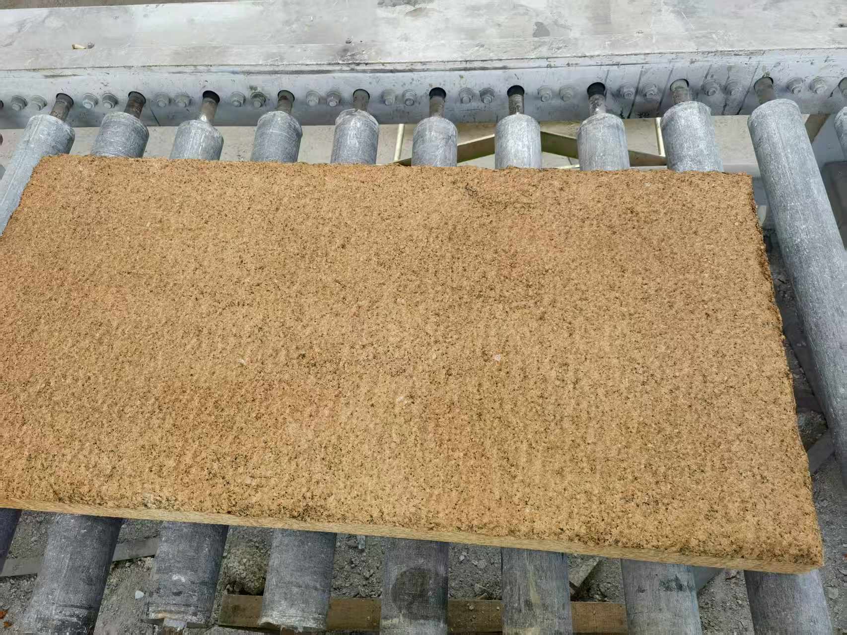 鹤壁 菠萝面老石板，做旧仿古石，流水线生产加工