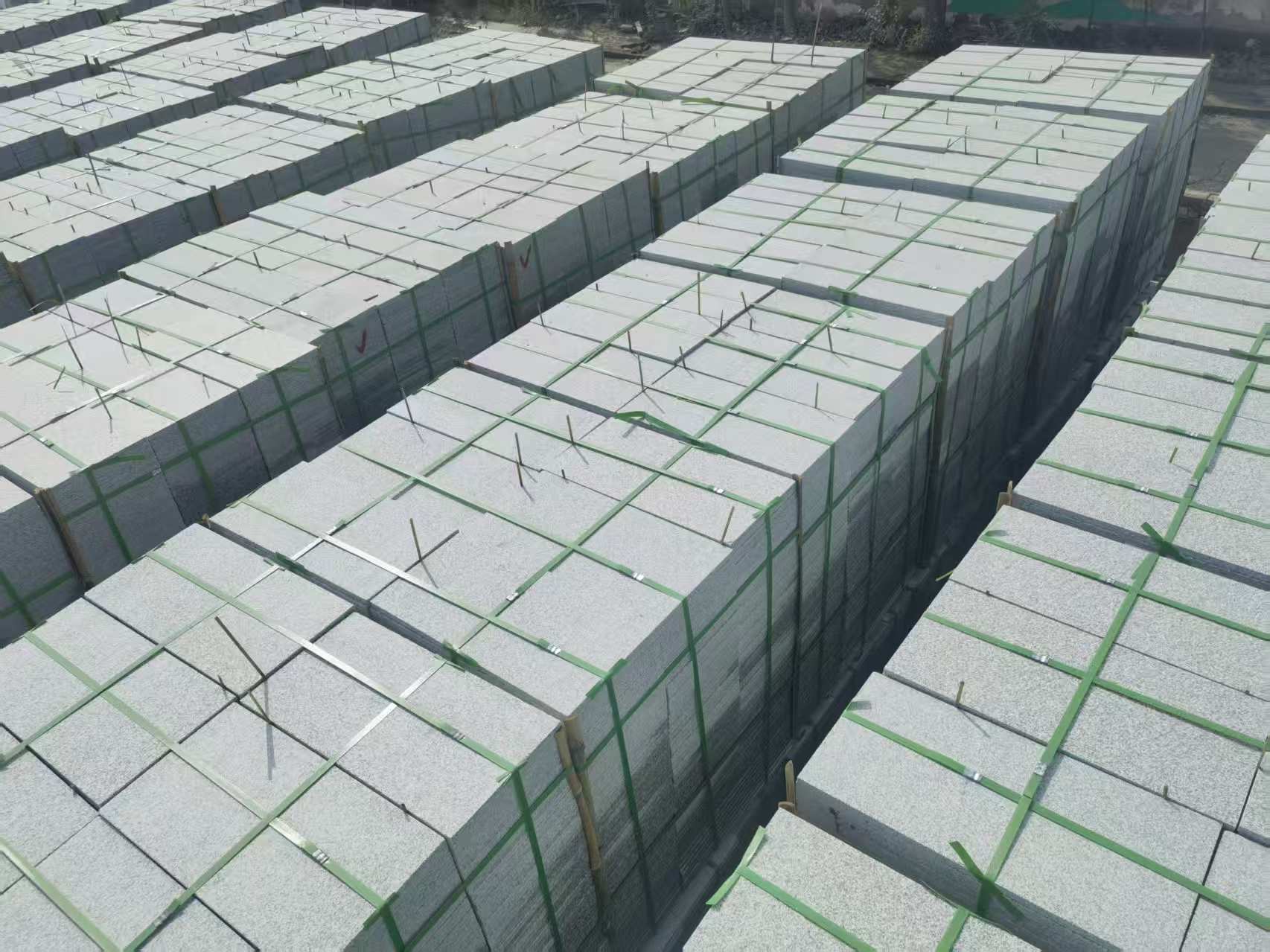 鹤壁 芝麻白1.8公分火烧300*600地铺，清仓大甩卖