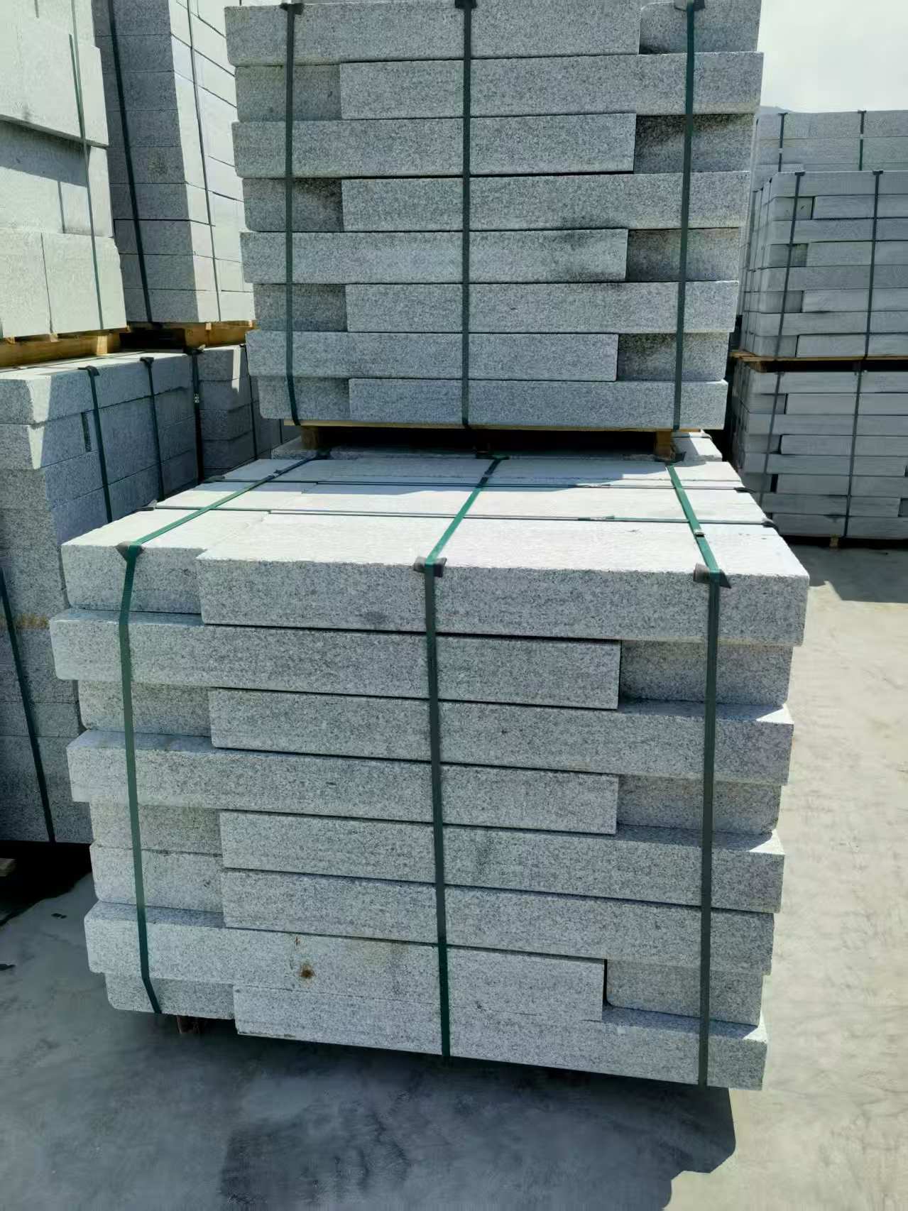 鹤壁 芙蓉白花岗岩路沿石、平石尺寸标准，色泽均匀