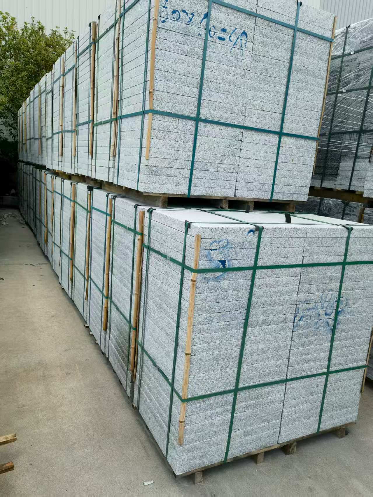 鹤壁 大花芙蓉白火烧成品，市政园林广场地铺石